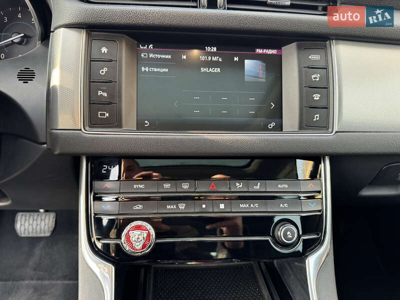 Седан Jaguar XF 2016 в Києві