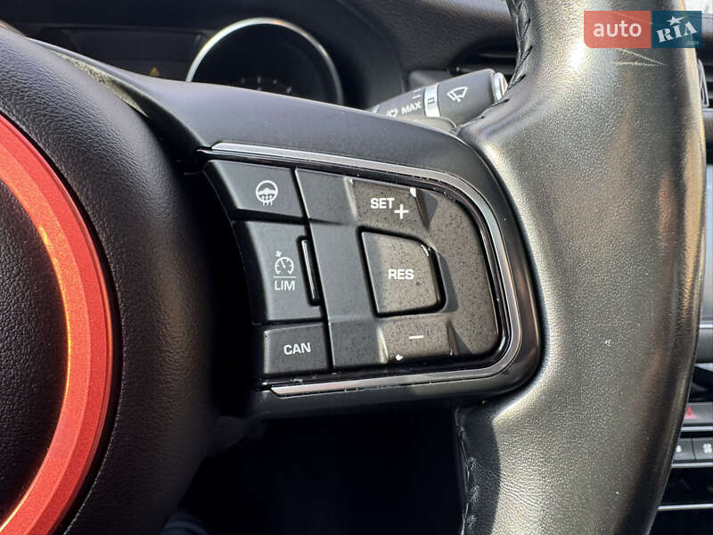 Седан Jaguar XF 2016 в Києві