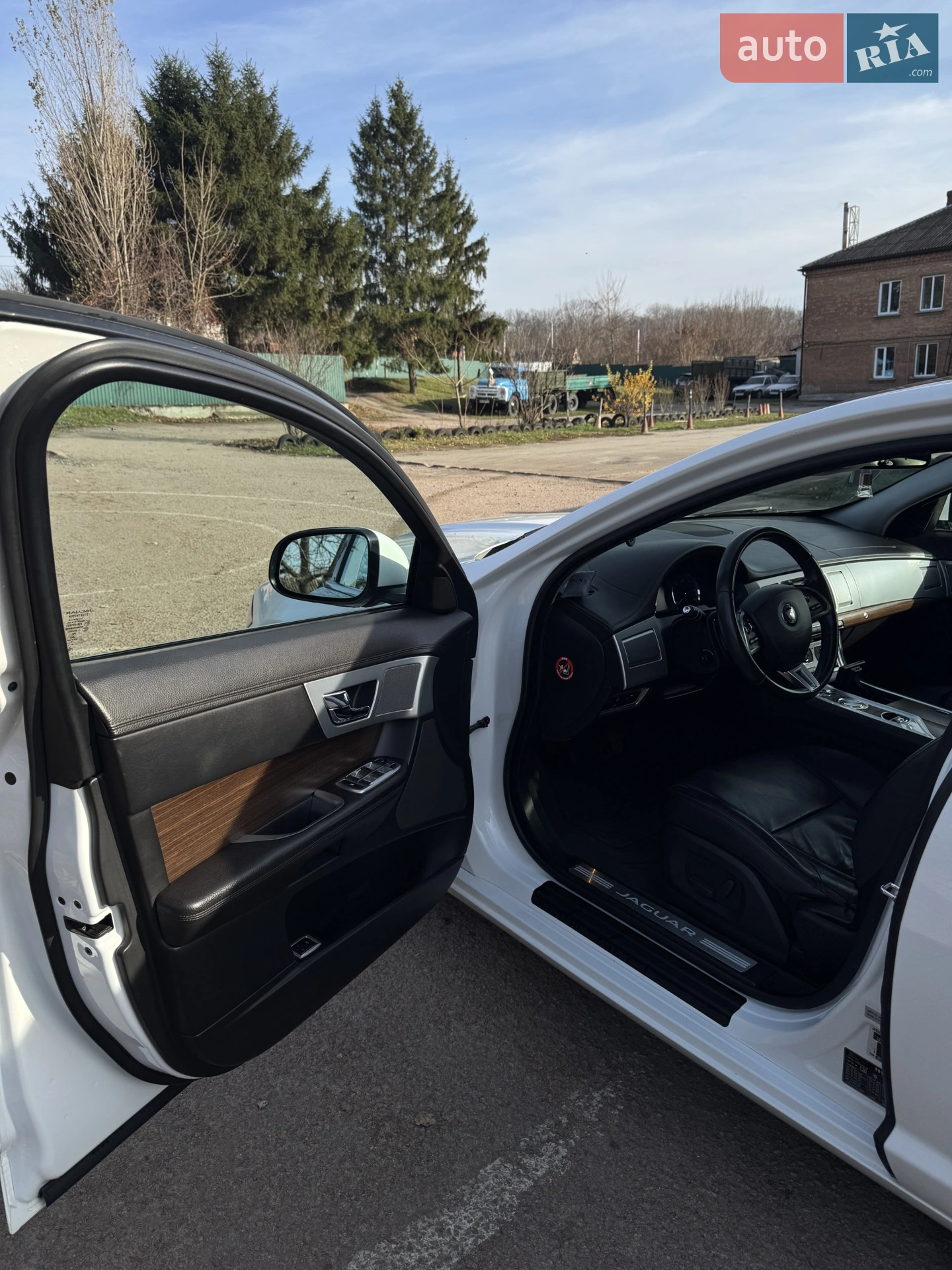 2014 Jaguar XF - мініатюра 26