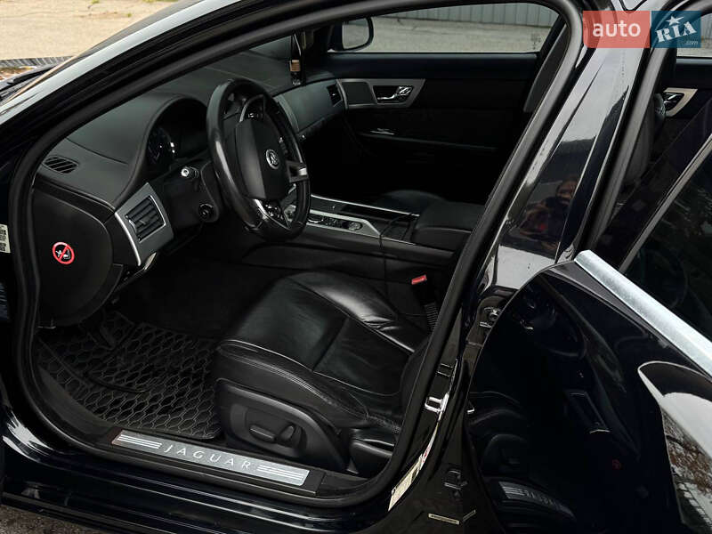 Седан Jaguar XF 2012 в Кропивницком