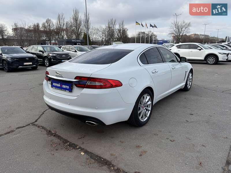 Седан Jaguar XF 2014 в Дніпрі