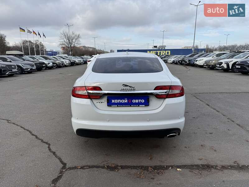 Седан Jaguar XF 2014 в Дніпрі