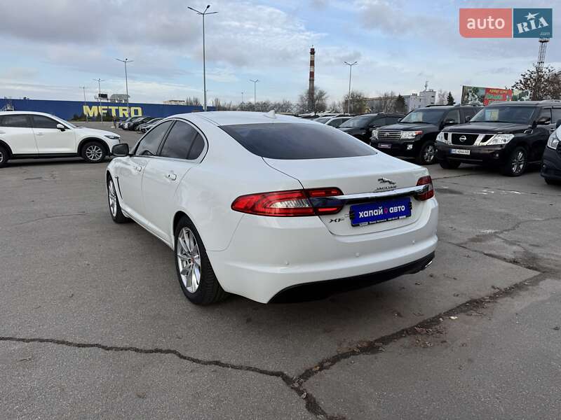 Седан Jaguar XF 2014 в Дніпрі