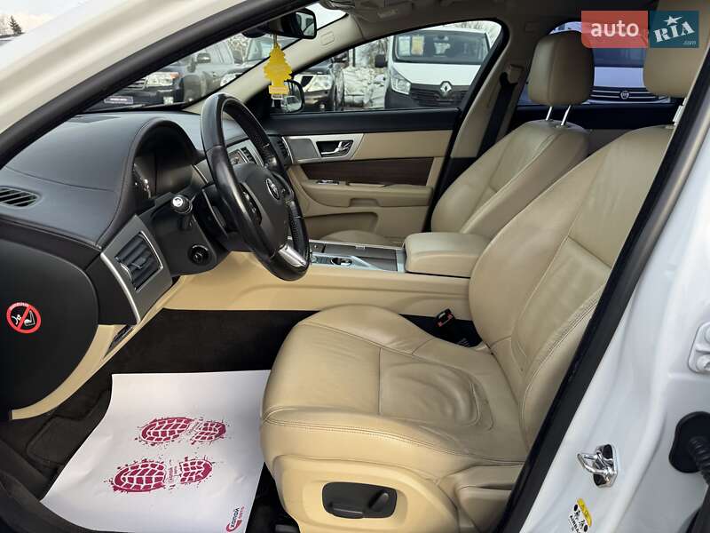 Седан Jaguar XF 2014 в Дніпрі