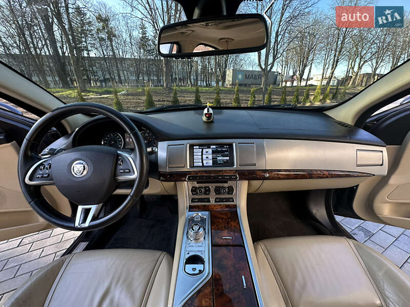 Седан Jaguar XF 2013 в Виннице