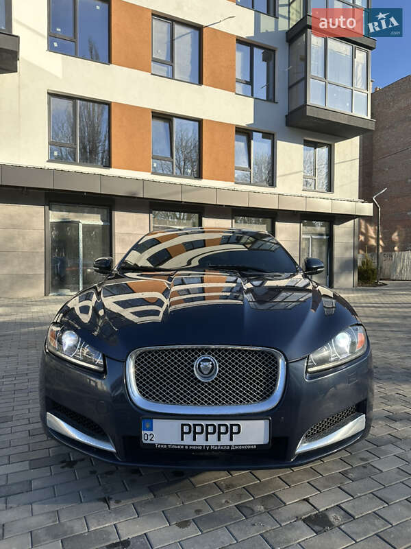 Седан Jaguar XF 2013 в Виннице