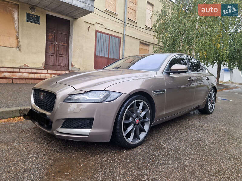 Седан Jaguar XF 2016 в Харкові