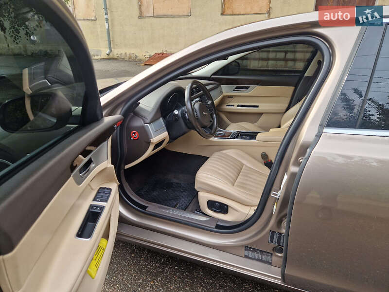 Седан Jaguar XF 2016 в Харкові