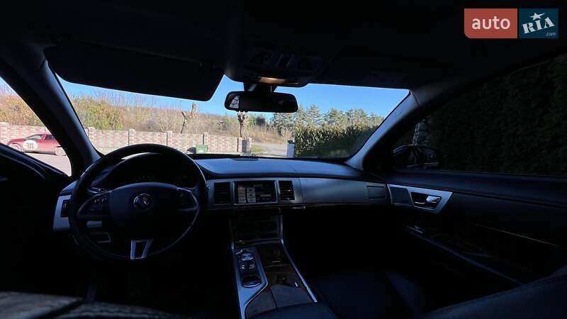 Седан Jaguar XF 2014 в Волочиську
