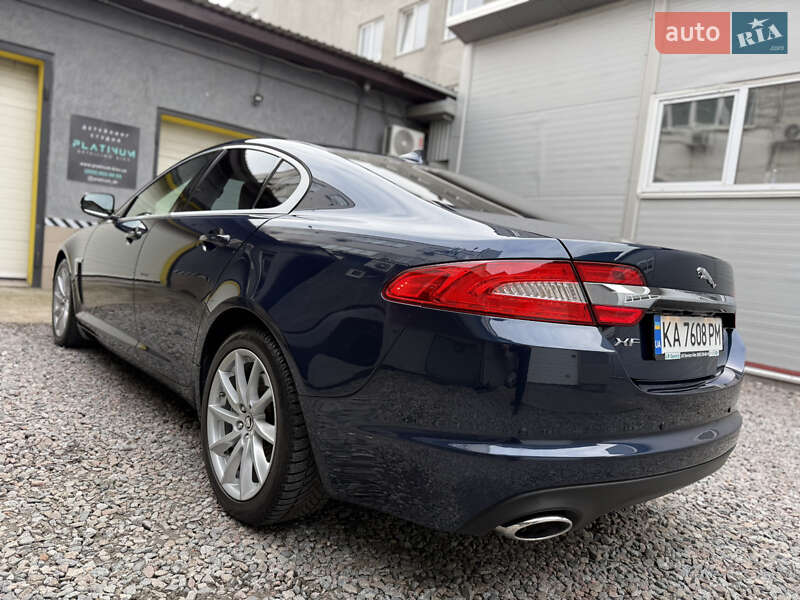 Седан Jaguar XF 2013 в Києві