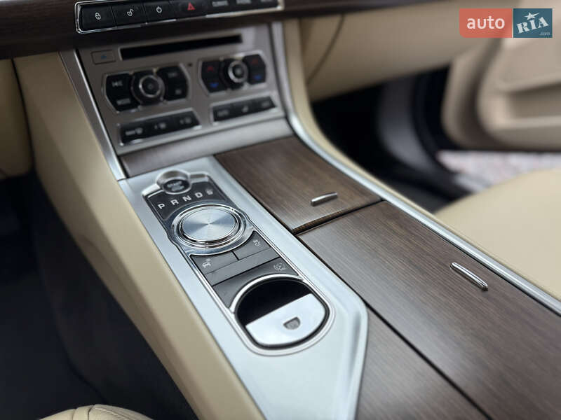 Седан Jaguar XF 2013 в Києві