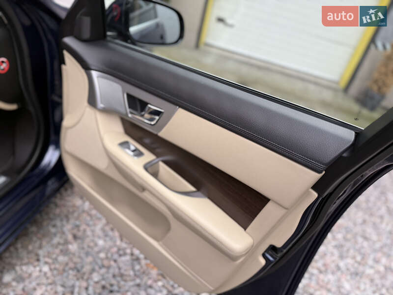 Седан Jaguar XF 2013 в Києві