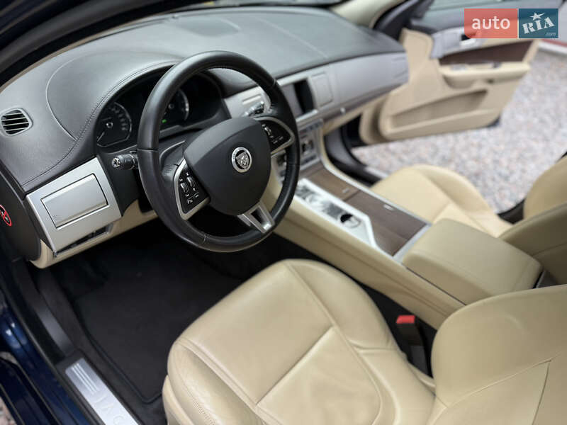 Седан Jaguar XF 2013 в Києві