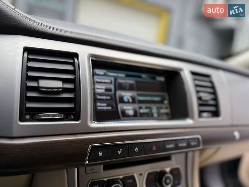 Седан Jaguar XF 2013 в Києві