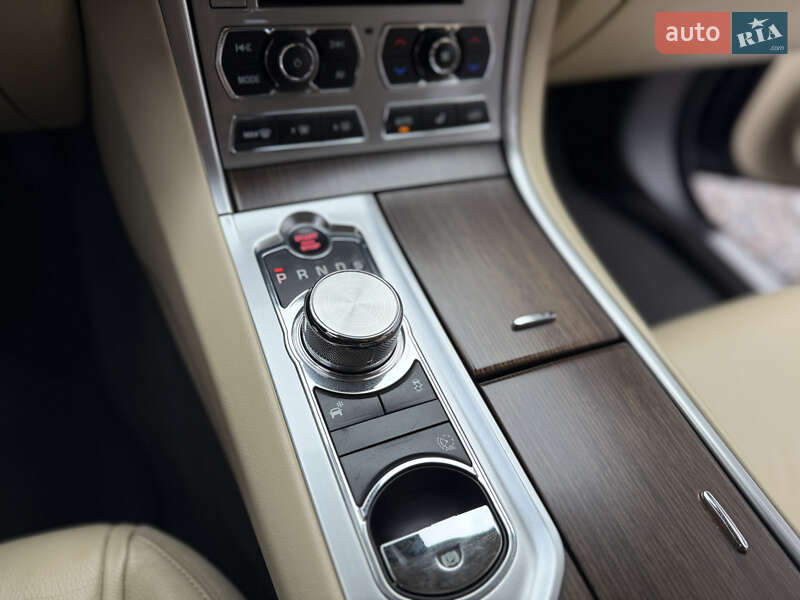 Седан Jaguar XF 2013 в Києві