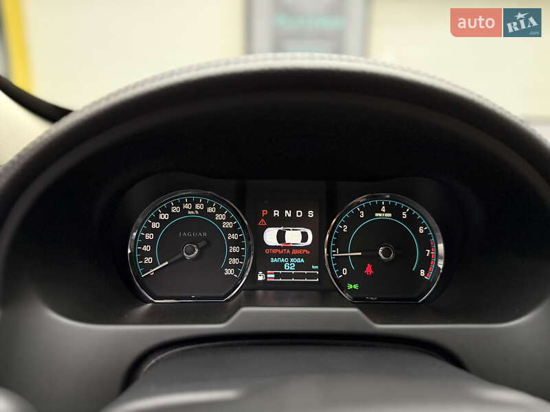 Седан Jaguar XF 2013 в Києві