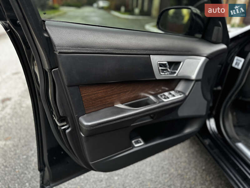 Седан Jaguar XF 2013 в Киеве