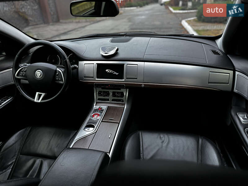 Седан Jaguar XF 2013 в Киеве