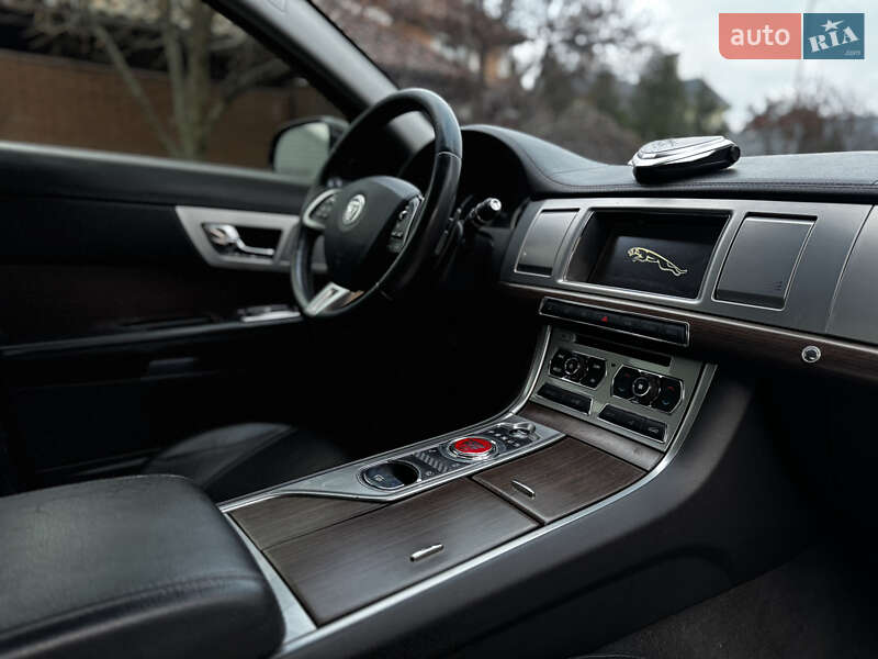 Седан Jaguar XF 2013 в Киеве