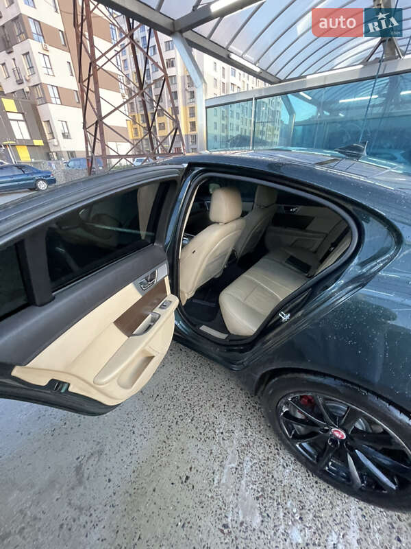 Седан Jaguar XF 2014 в Ивано-Франковске