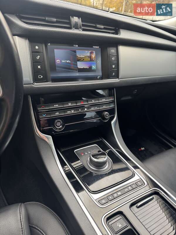 Седан Jaguar XF 2016 в Ивано-Франковске
