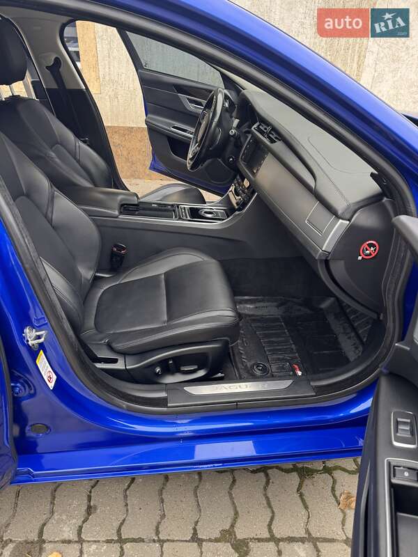 Седан Jaguar XF 2016 в Ивано-Франковске