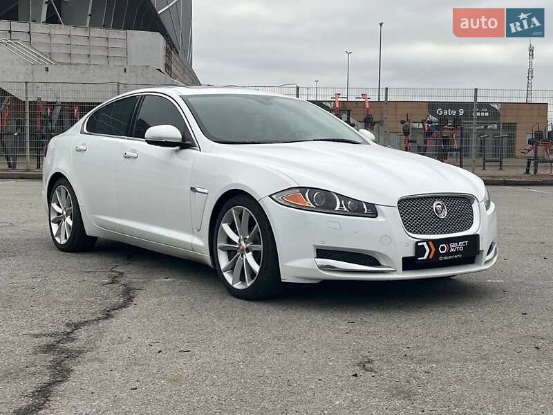 Седан Jaguar XF 2014 в Львове