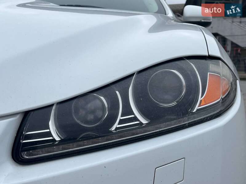 Седан Jaguar XF 2014 в Львове