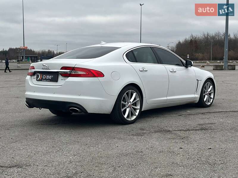 Седан Jaguar XF 2014 в Львове