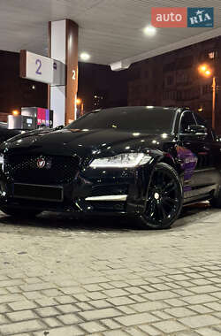 Седан Jaguar XF 2017 в Одесі