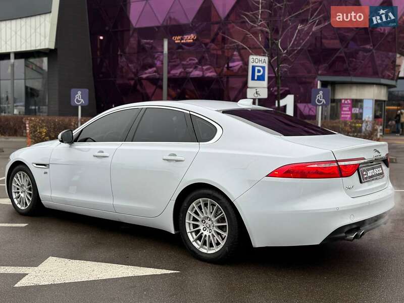 Седан Jaguar XF 2015 в Киеве