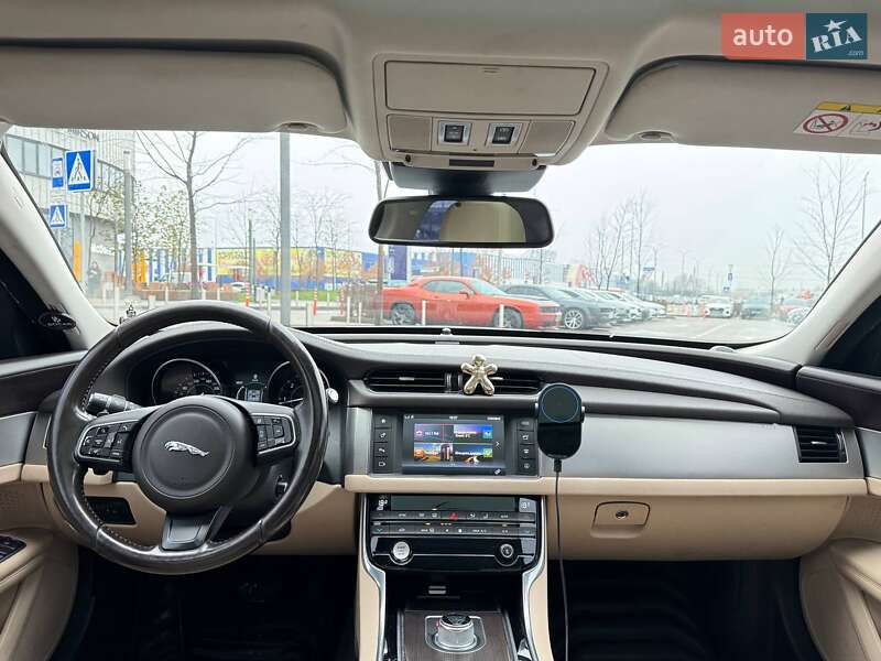 Седан Jaguar XF 2015 в Киеве