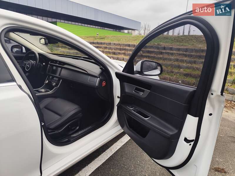 Седан Jaguar XF 2017 в Києві