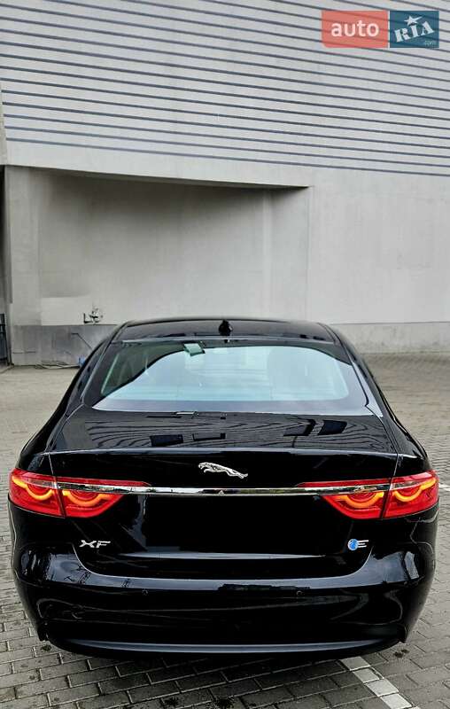 Седан Jaguar XF 2016 в Киеве