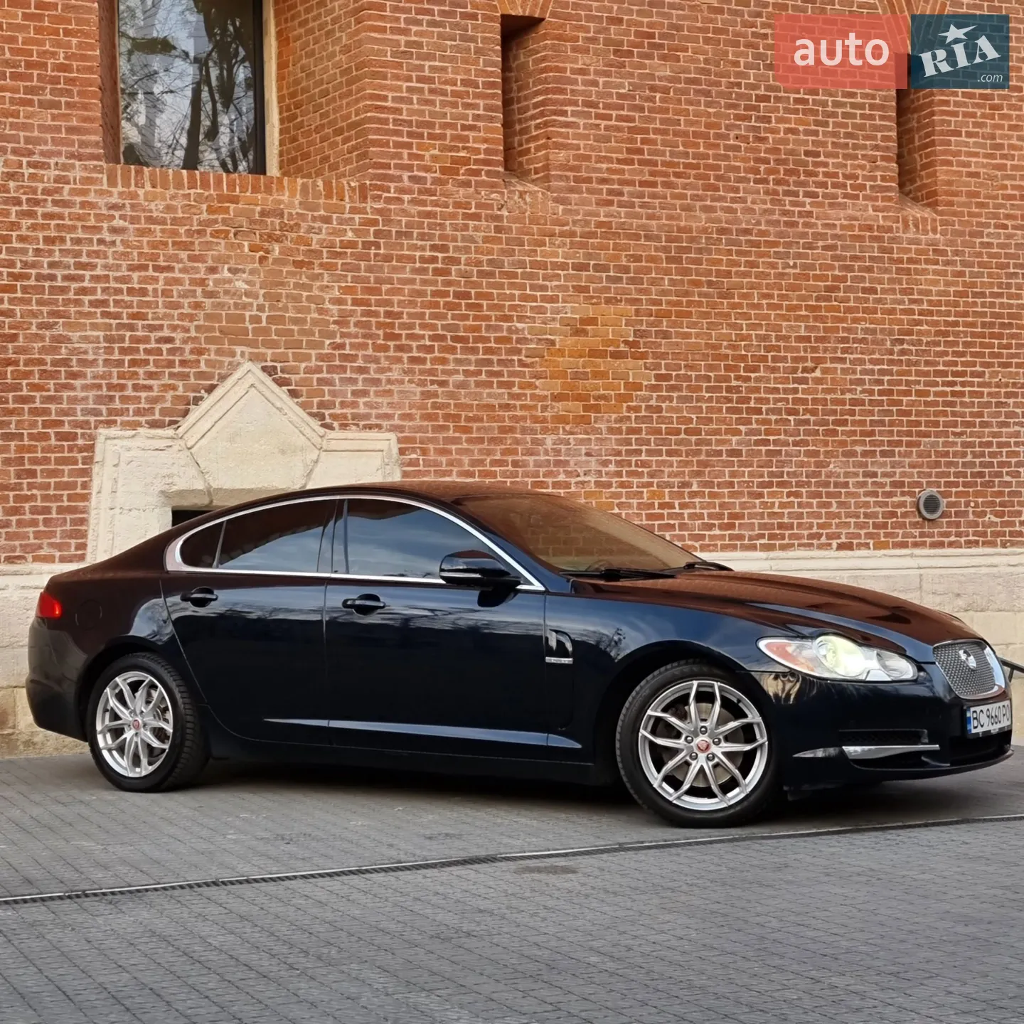 2011 Jaguar XF - мініатюра 2