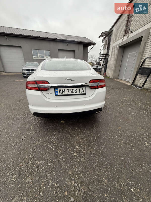 Седан Jaguar XF 2014 в Житомире