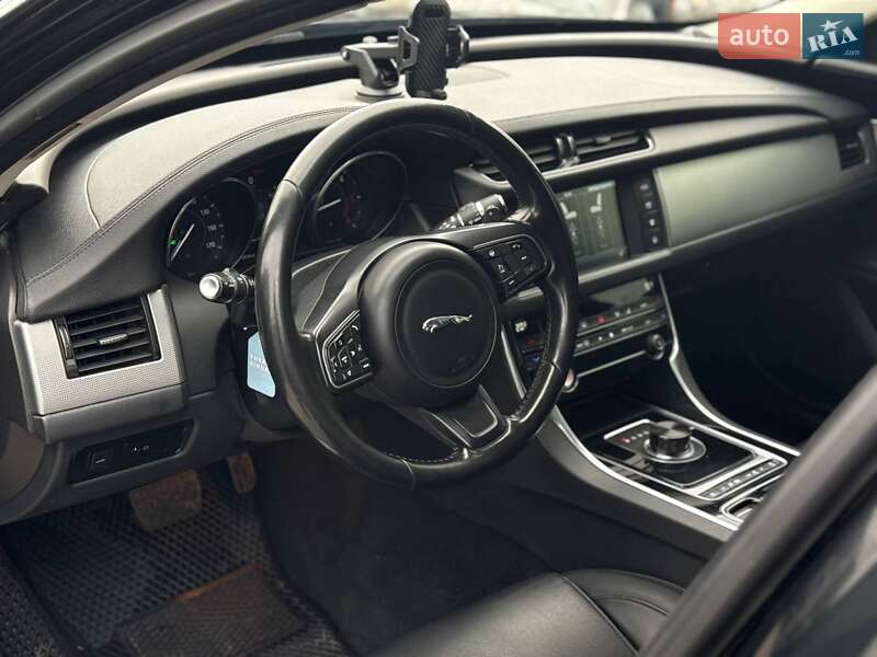 Седан Jaguar XF 2016 в Киеве фото 19 Седан Jaguar XF 2016 в Киеве