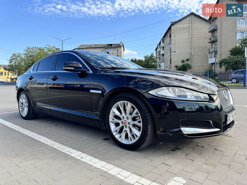 Седан Jaguar XF 2014 в Львові