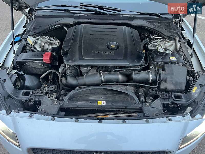 Седан Jaguar XF 2015 в Киеве