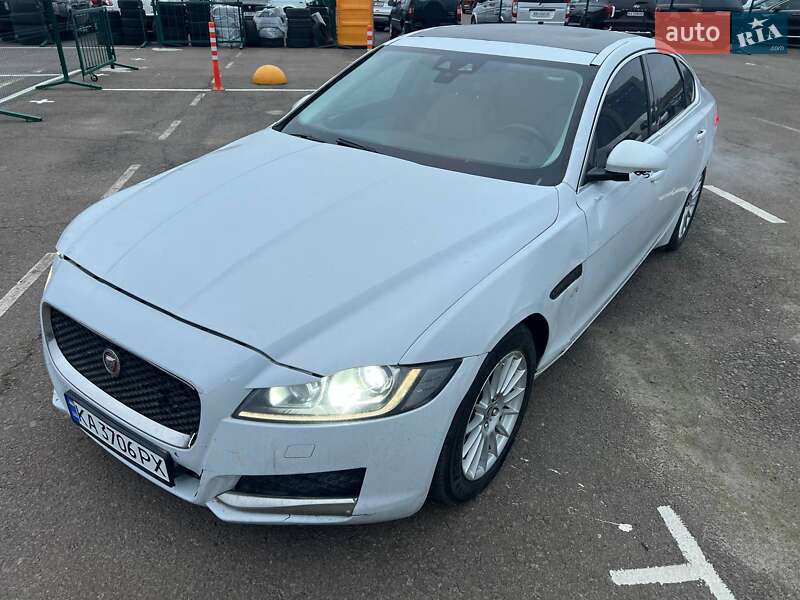 Седан Jaguar XF 2015 в Киеве