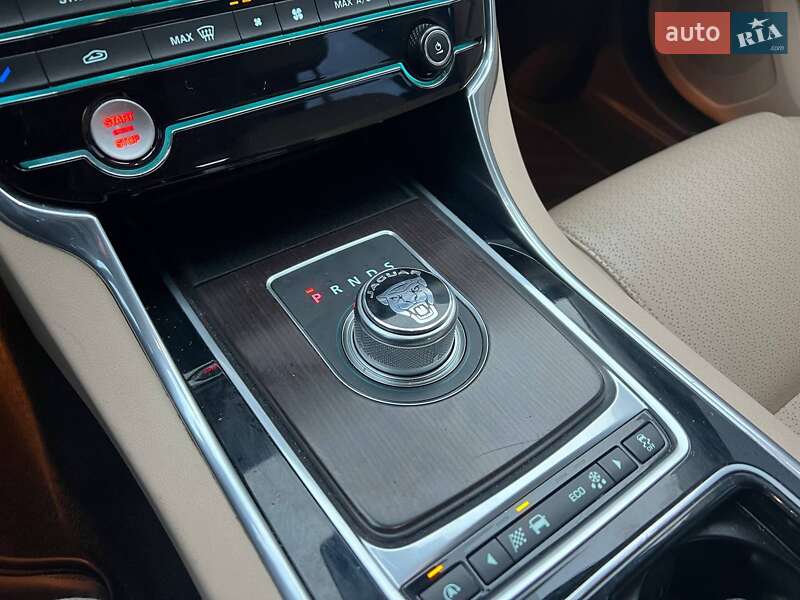 Седан Jaguar XF 2015 в Киеве