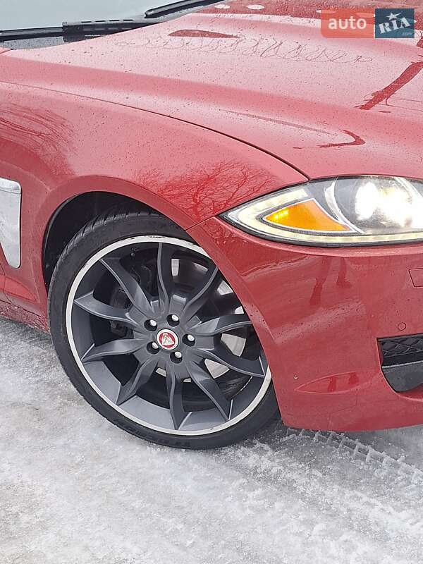 Седан Jaguar XF 2015 в Борисполе