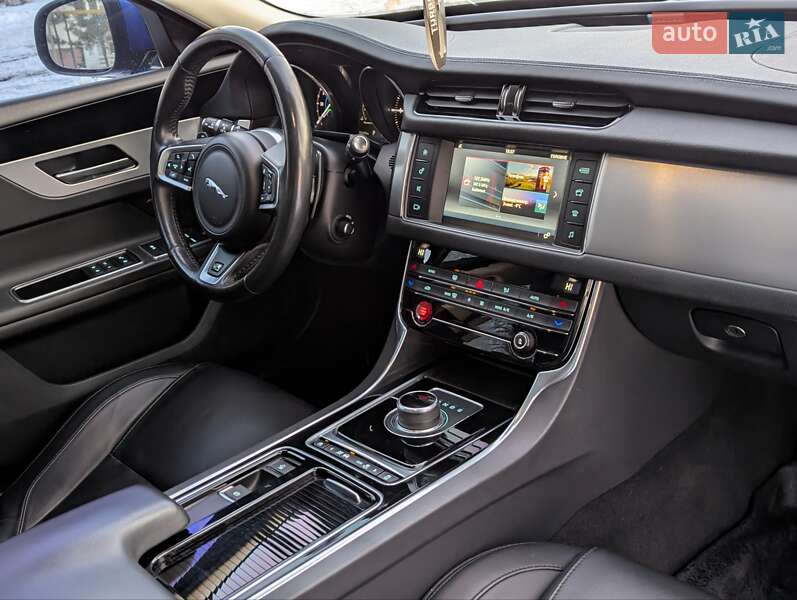 Седан Jaguar XF 2016 в Млинове фото 38 Седан Jaguar XF 2016 в Млинове