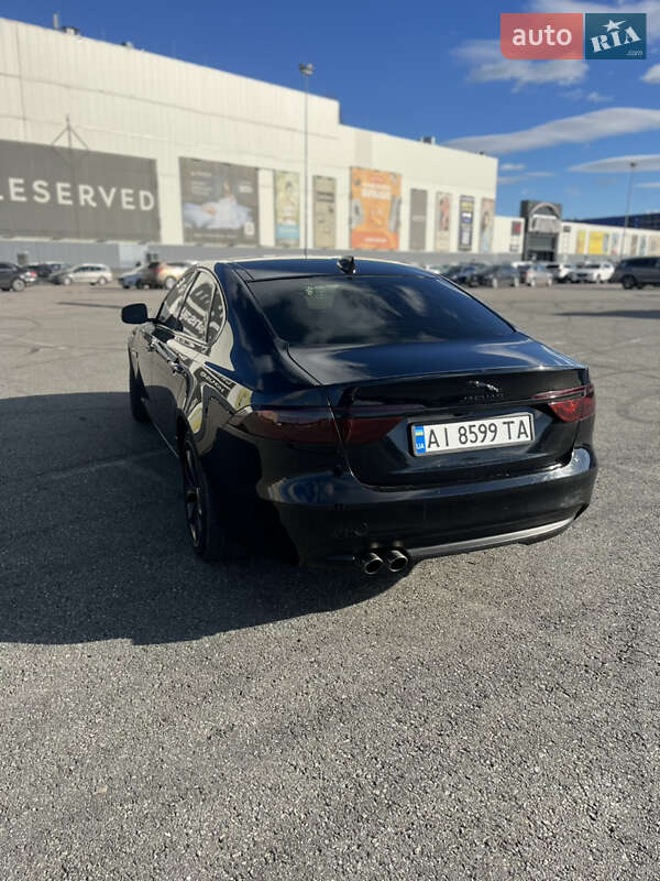 Седан Jaguar XF 2016 в Киеве