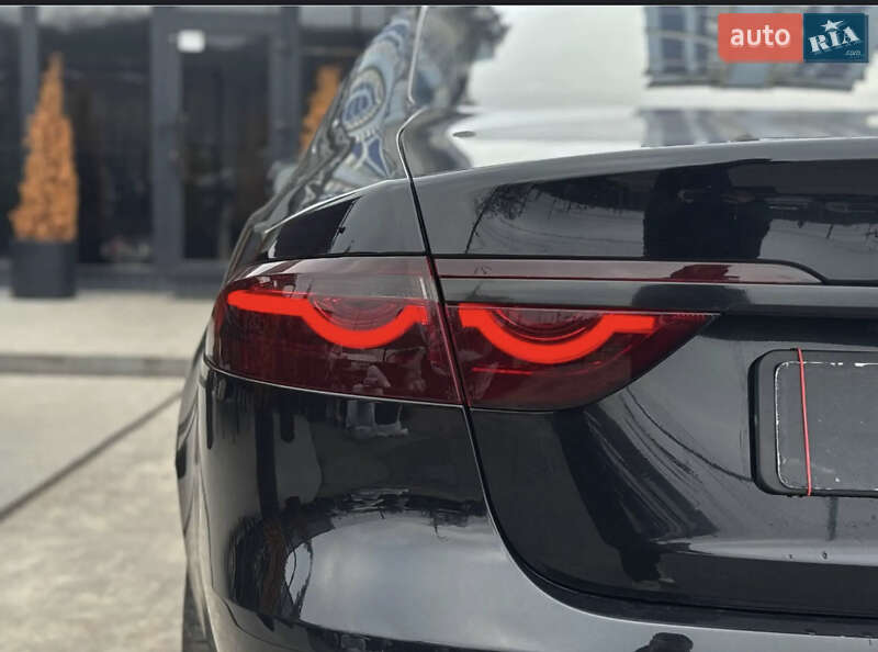 Седан Jaguar XF 2016 в Киеве