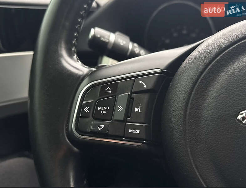 Седан Jaguar XF 2016 в Киеве