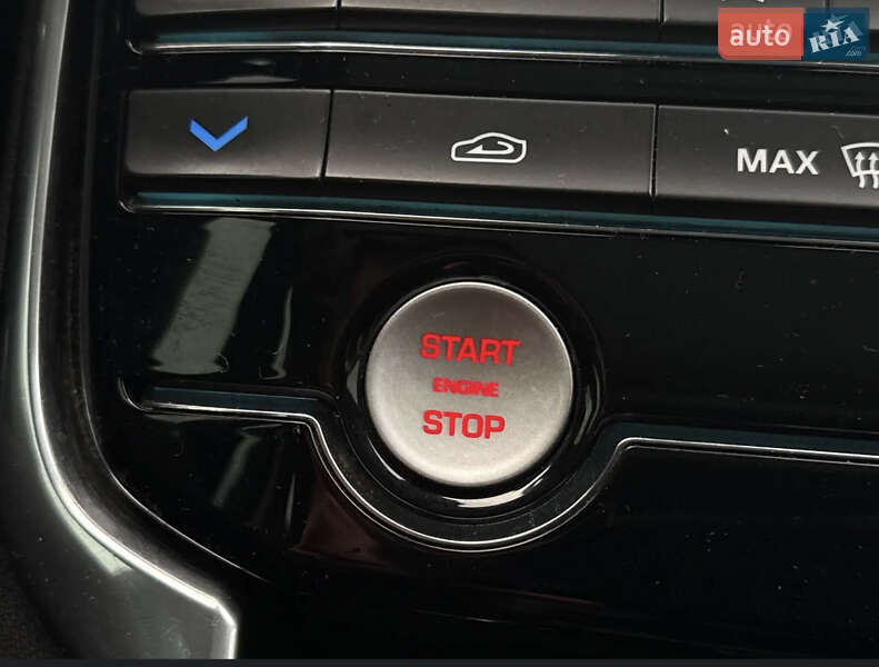 Седан Jaguar XF 2016 в Киеве