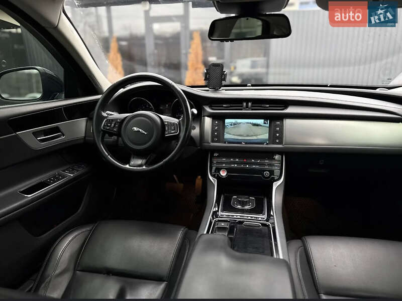 Седан Jaguar XF 2016 в Киеве