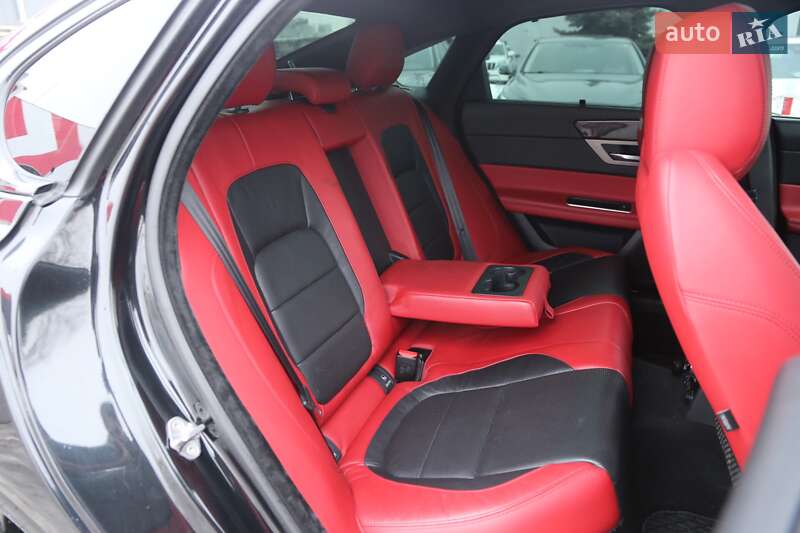 Седан Jaguar XF 2015 в Киеве