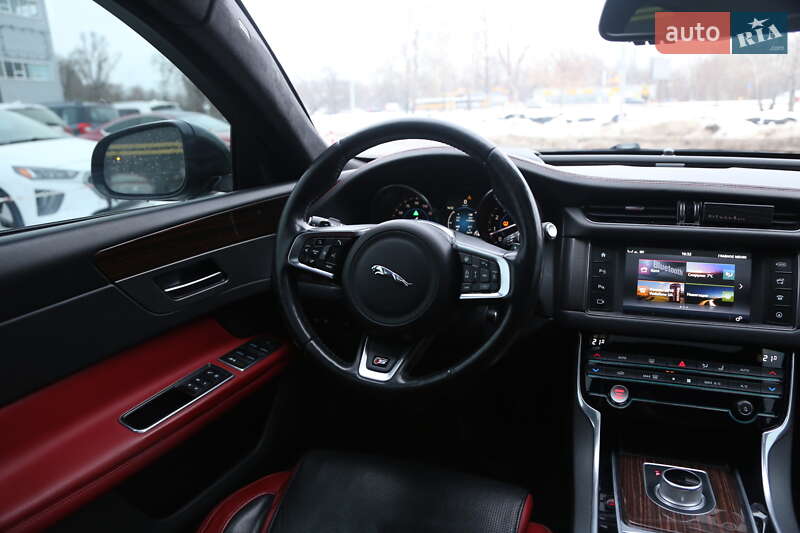Седан Jaguar XF 2015 в Киеве